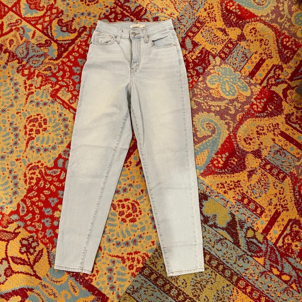 Levi's Light Wash High Wasited Jeans